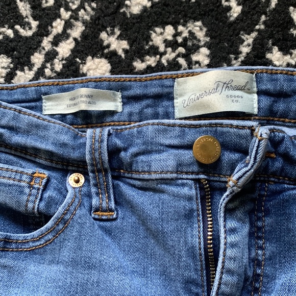 Universal Thread Womens Skinny Jeans, Size 6 - Picture 2 of 4